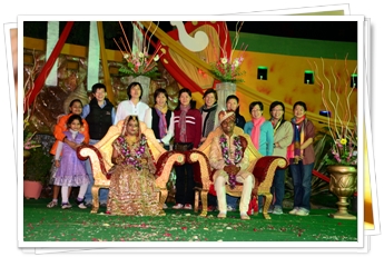 Vee Sean Tan and Friends from Malaysia in Japiur enjoying Indian wedding ceremoney on their tour to Rajasthan and Srinagar